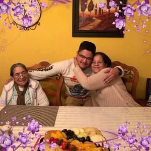 Meet your Posher, Elia